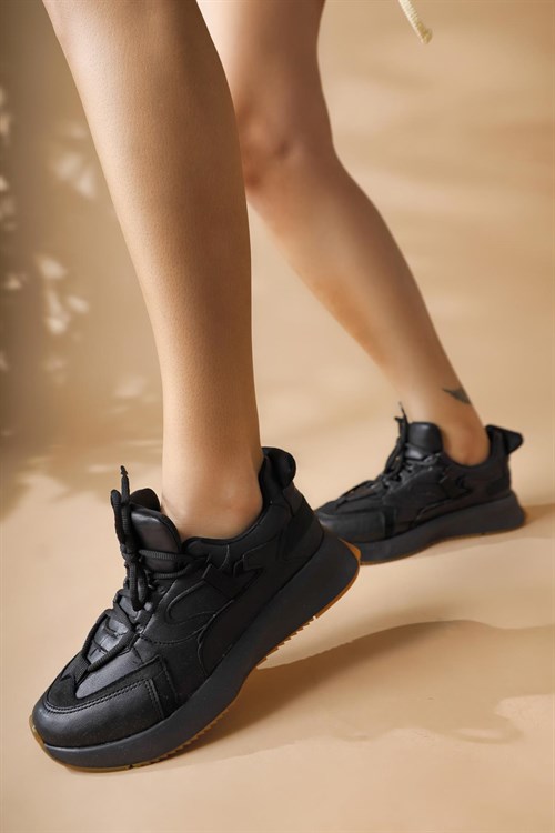 Janis Yüksek Tabanlı Süet Detaylı Siyah Sneakers