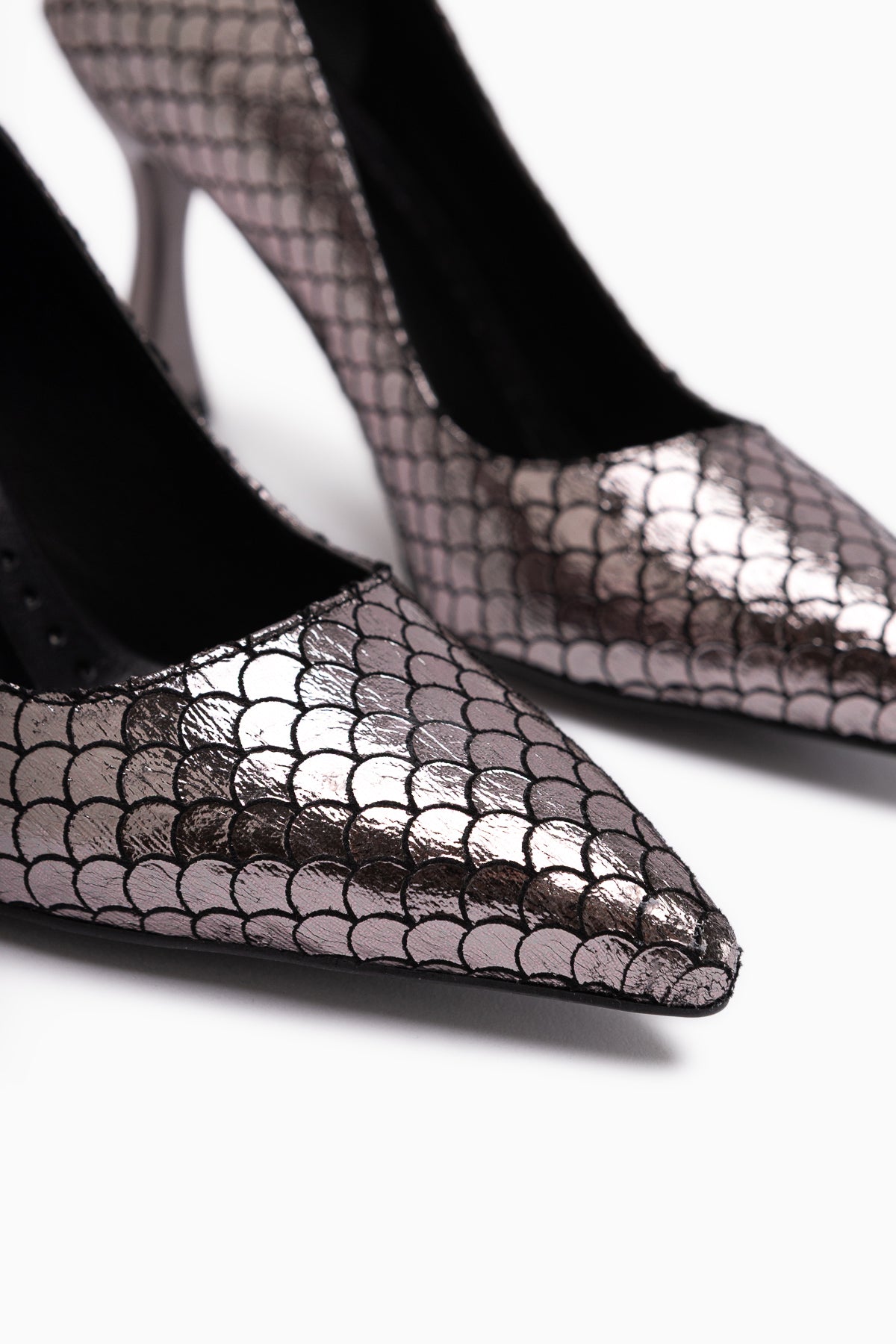 Celestine Platin Balık Pulu Dokulu Sivri Burunlu Stiletto