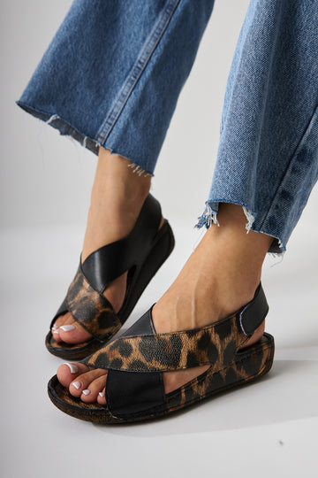 Margit Leopar Desenli Çapraz Bantlı Kadın Comfort Sandalet